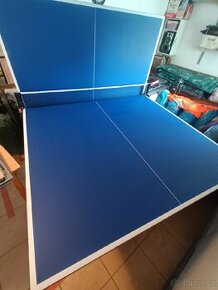 Ping pong stůl