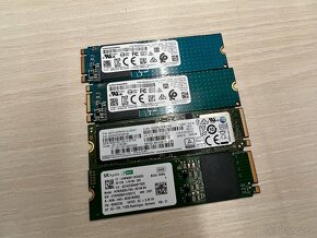 4x SSD disky M.2 PCIe NVME, kapacita 256gb.