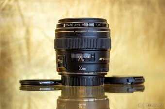 Canon EF 85mm/f1.8 USM