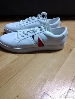 Tenisky značka TOMMY HILFIGER nové vel. 42