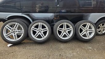 245/45R18