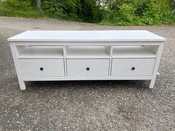 IKEA Hemnes Tv stolek - bíl. mořidlo