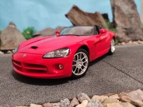 prodám model 1:18 dodge viper SRT10
