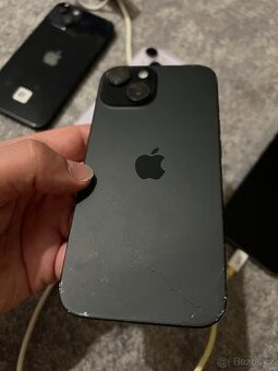 iPhone 15 256Gb…nový displej, prasklá záda