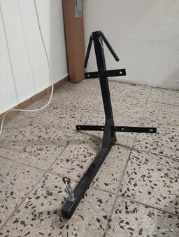 Držák na zeď na boxovací pytel