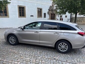 Hyundai i30, Hyundai i30 Trikolor 1.6 CRDI