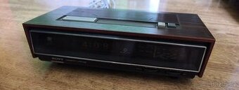 Vintage hodiny Sony Digimatic TFM-C770W,s rádiem,velmi pěkné