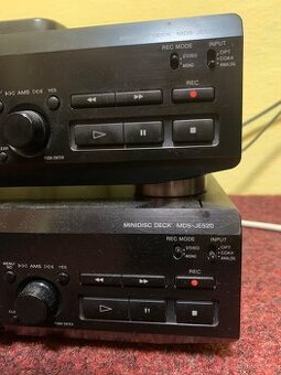 2x Sony MDS-JE520 s jedním dálkovým ovladačem