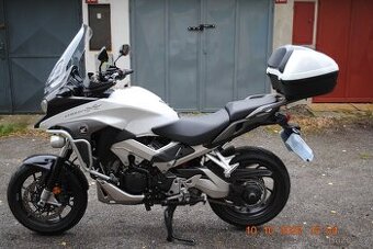 PRODÁM HONDU VFR 800X CROSSRUNNER 2016 NOVÝ MODEL