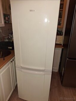 Prodám chladničku s mrazákem Electrolux ERB 34003 W