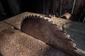 Broušení, ostřeni pilových kotoučů a pilových řetězů řetězu