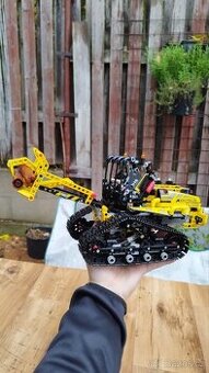 LEGO technic 42094 pásový nakladač.