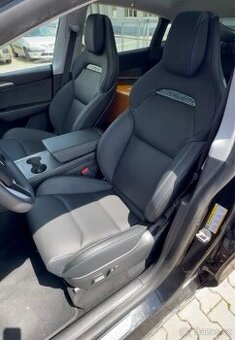 Tesla 3  Luxury- sportovní sedačky s ventilací