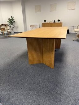 Jidelni stul 2x1 m krasny bez poskozeni