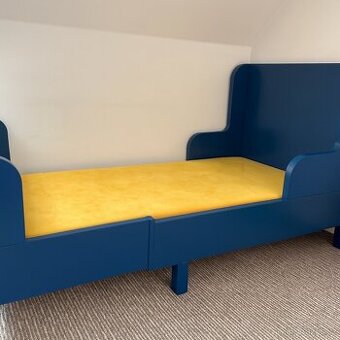 Rostoucí postel Busugne IKEA