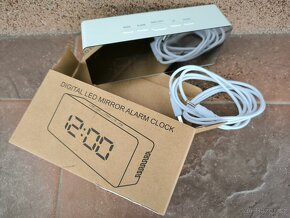 Multifunkční zrcadlové hodiny