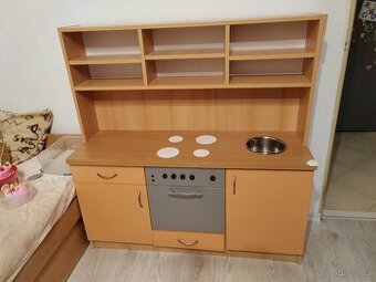 Dětská dřevěná kuchyňka