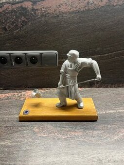 Soška slévač na podstavci - 1