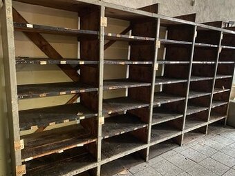 MASIVNÍ DŘEVĚNÝ SKLADOVÝ REGÁL