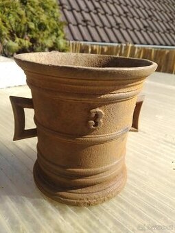 starý železný  hmoždíř