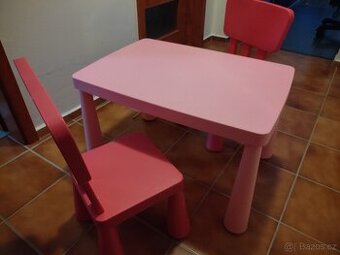 Stůl a 2 židle mamut
