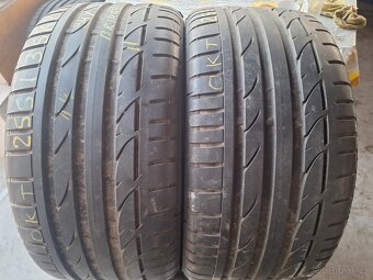 Prodám letní pneu dvojí šíře 225/40/18 a 255/35/18 Bridgesto