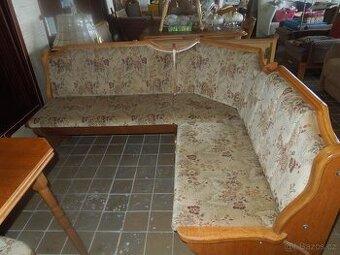 rohová lavice úložným prostorem