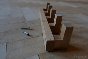 IKEA věšák dřevěný