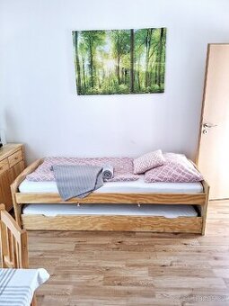 Prodám postel z masivu