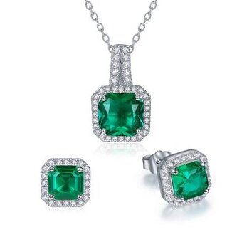 Sada stříbrných náušnic a náhrdelníku