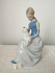 Royal dux dievča so psom porcelánová soška