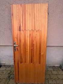 Vstupní dřevěné dveře