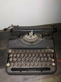 Starý psací stroj - 1