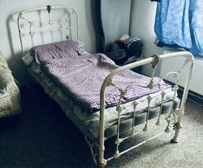 Secesní postele, cena za 2 kusy, Mikulovice u Jeseníku.