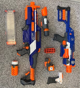 2x nerf pistole + příslušenství + 30ks nábojů