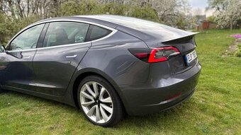 Tesla 3 Long Range AWD Dual Motor – velmi dobrý stav.