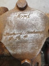Prodám staré volantove řízení Ford