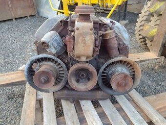 motor z elektrocentrály 15 kVA Tatra 603 / 805