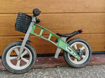 Firstbike se sníženým sedlem a blikačkou