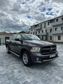 Dodge Ram 1500 V8 hemi 2015