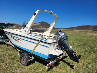Lod 5.3x2m, doklady, barevny sonar, motor, vlek