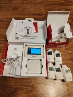 Honeywell evohome, ridici panel, 5 hlavic, rele ke kotli