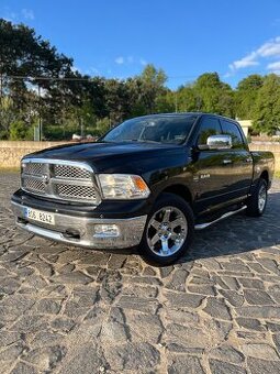 DODGE RAM 5.7Hemi Laramie