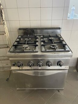 Plynový sporák s troubou