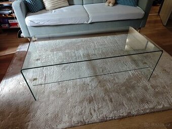 Skleněný konferenční stolek