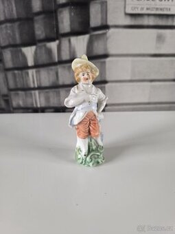 Starožitná porcelánová figurka - chlapec