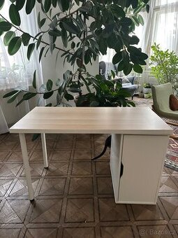Psací stůl IKEA