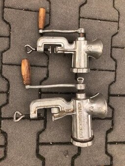 Ruční mlýnek na maso