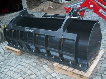 lopata s přidržovačem z výpalku pro manipulátory