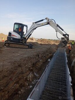 Pásový bagr Bobcat E50 r.v. 2017